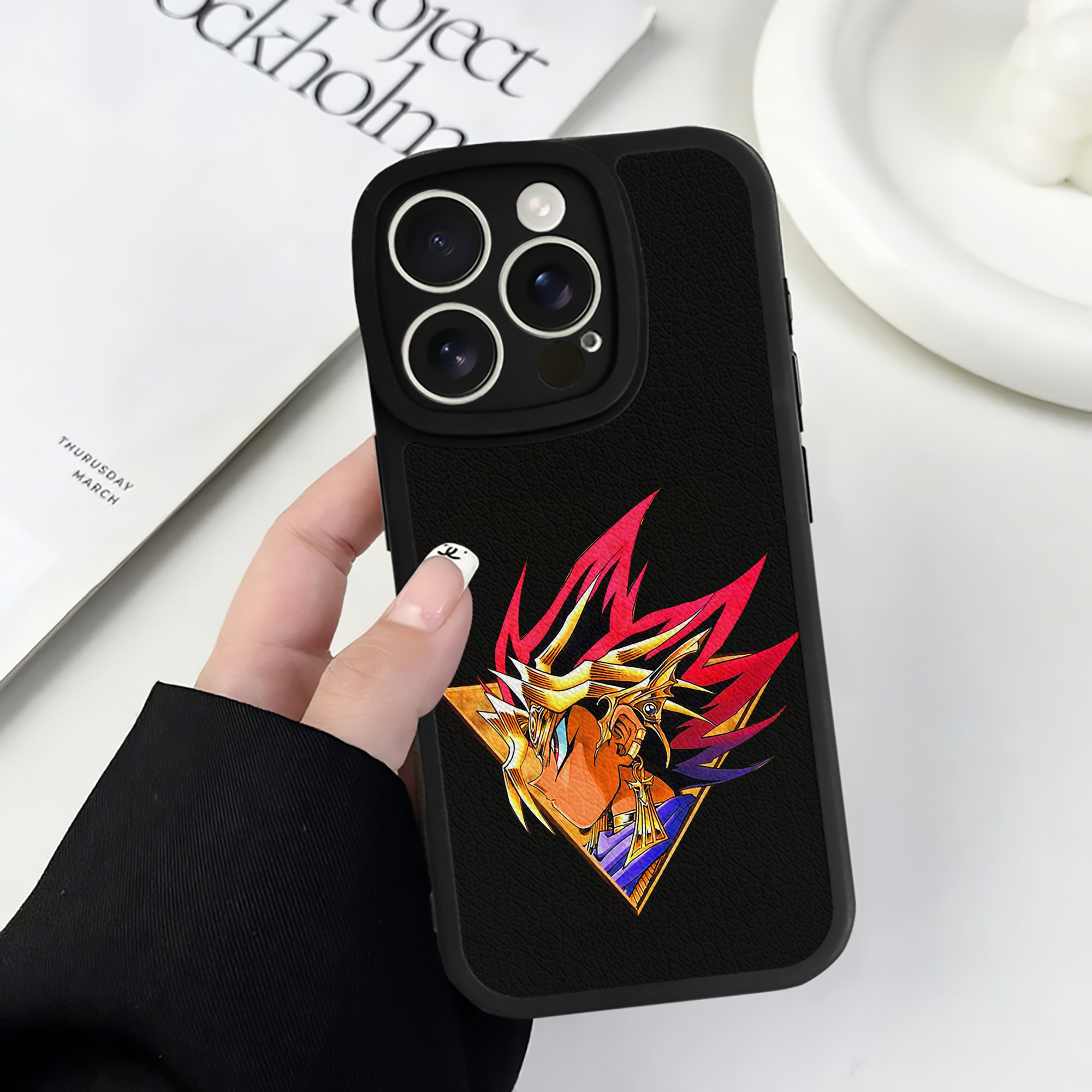 （画像用） 遊☆戯☆王 Yu-Gi-Oh! 【iPhone 16シリーズ対応】シリコンスマホケース（レザー調） 材質：シリコン
